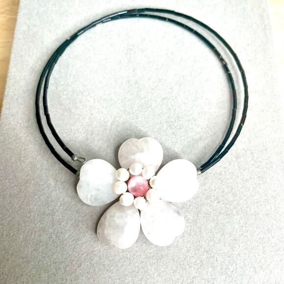 White Stone Floral Memory Wire Choker Necklace - Picture 2 of 3